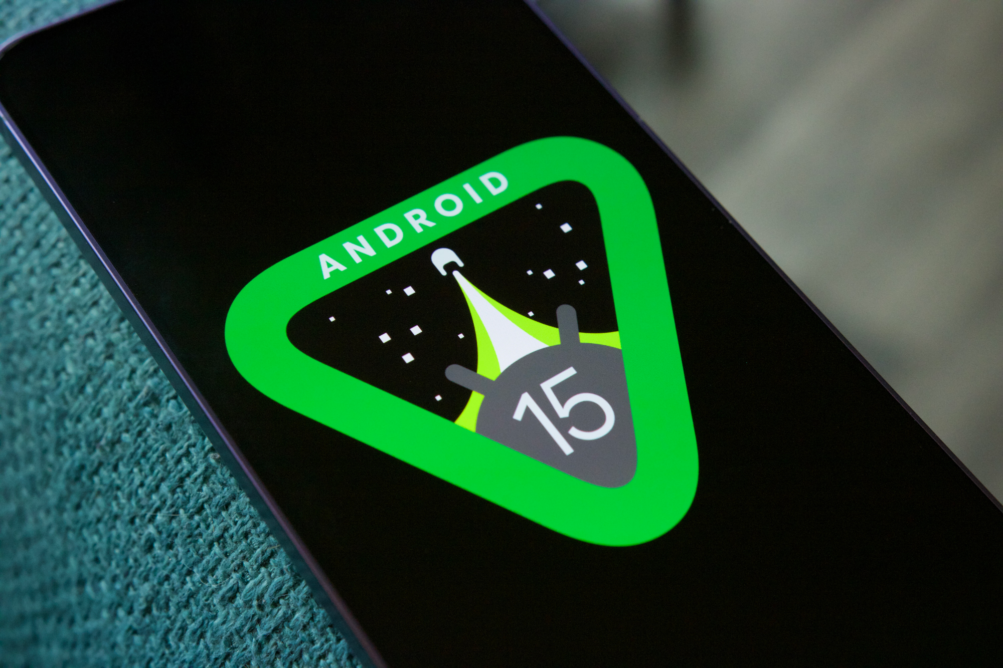 Noua initiativa de confidentialitate din Android 15 include detectarea furturilor si un compartiment secret pentru aplicatii