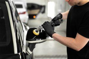 Polish auto și gesturile mici care îmbătrânesc vizibil aspectul mașinii